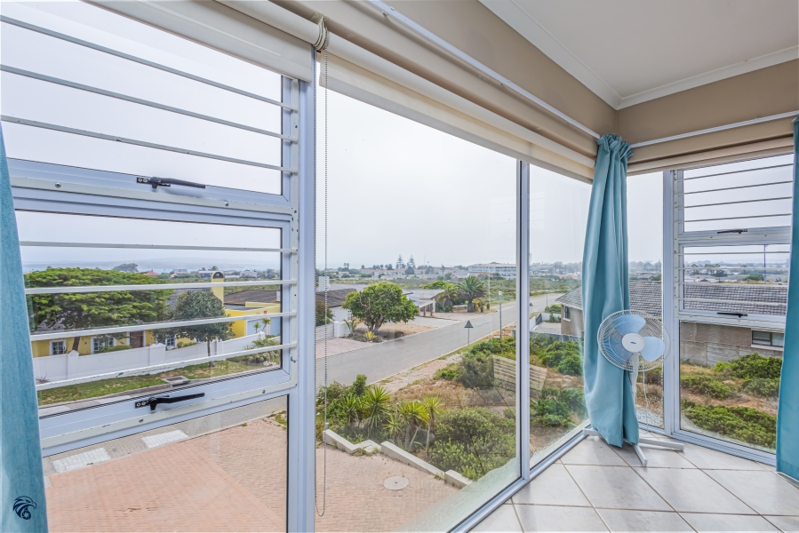 6 Bedroom Property for Sale in Middedorp Western Cape